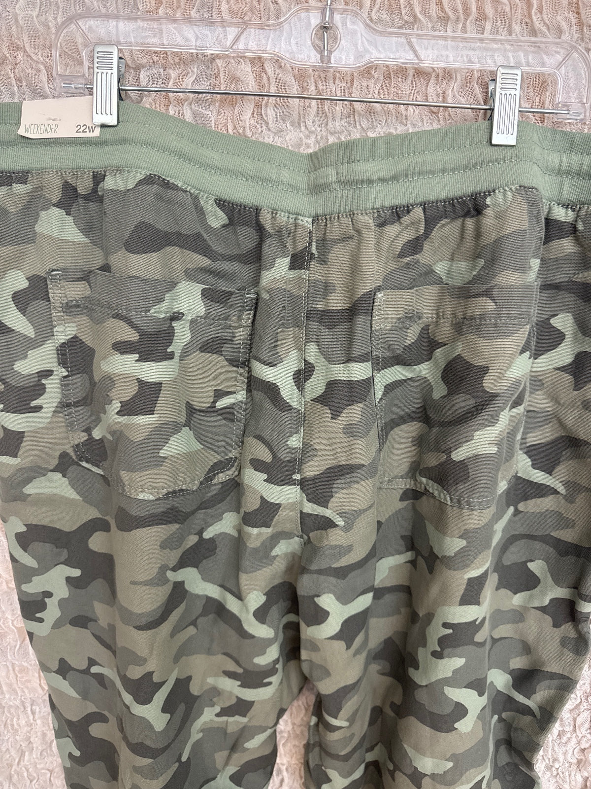 1039 NWT Maurices Plus Size 22W Camo Weekender Drawstring Pants Waist A0001039