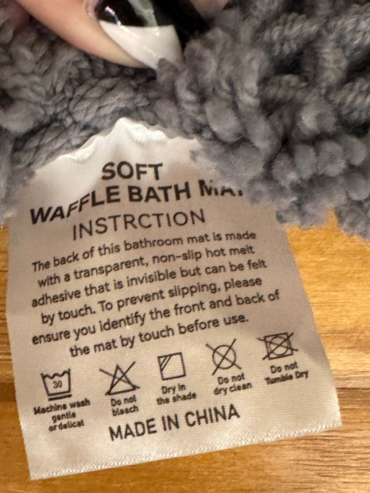 1240 NWOT Gray Waffle Texture Bath Mat 32" x 21.5" w Non-Slip Backing A0001240